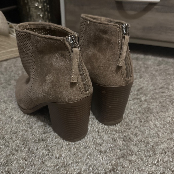 women’s tan booties - Picture 3 of 3